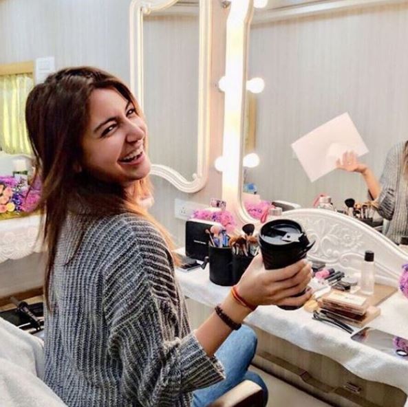 Anushka Back To Work After Long. SRK Surprised Her In Virat Kohli Style - RVCJ Media