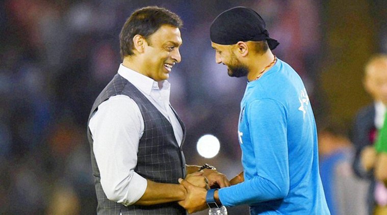 Harbhajan Singh Joins Yuvraj Singh. Trolls Shoaib Akhtar Badly On Twitter RVCJ Media