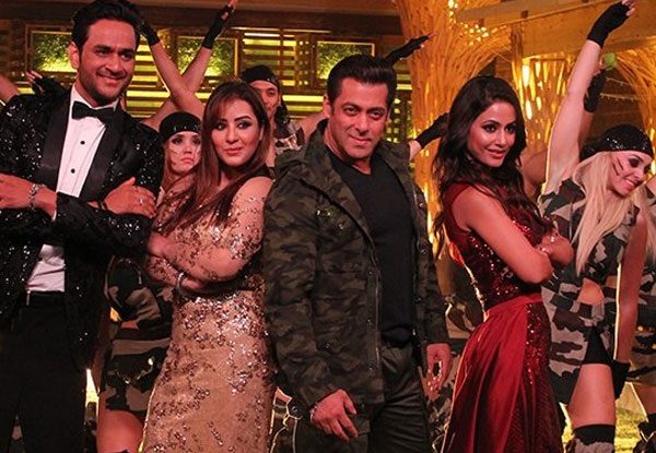 Hina Khan’s First Interview After Bigg Boss 11 Finale, Revealed Many Interesting Things 2 Hina Khan’s First Interview After Bigg Boss 11 Finale, Revealed Many Interesting Things - RVCJ Media