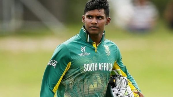 Batsman Given Out For Helping The Fielding Team. Cricketers Are Having Debate On Game Of Spirit 2 Batsman Given Out For Helping The Fielding Team. Cricketers Are Having Debate On Game Of Spirit - RVCJ Media