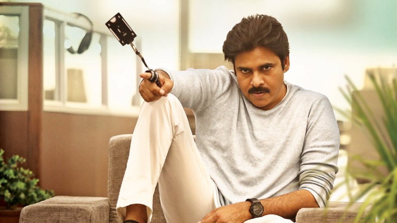 This Guy Hit Pawan Kalyan'S Poster With Shoes. His Fans Beat Him &Amp; Spread The Video On Internet 2 This Guy Hit Pawan Kalyan's Poster With Shoes. His Fans Beat Him & Spread The Video On Internet - RVCJ Media