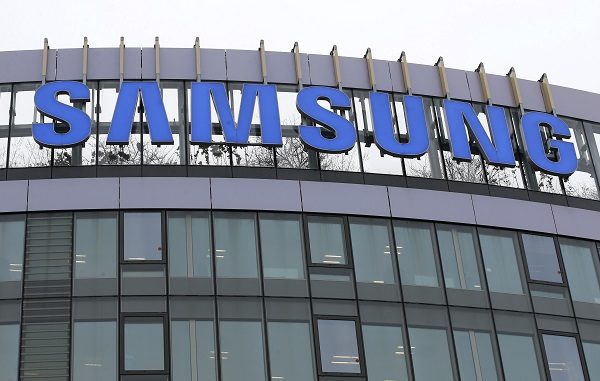 Woman Claims Samsung Store Staff Saw Her Private Photos When She Gave Phone For Screen Repairing RVCJ Media