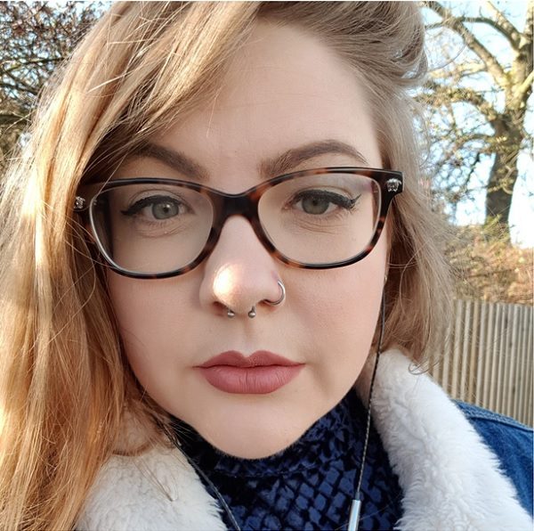 Woman Claims Samsung Store Staff Saw Her Private Photos When She Gave Phone For Screen Repairing 2 Woman Claims Samsung Store Staff Saw Her Private Photos When She Gave Phone For Screen Repairing - RVCJ Media