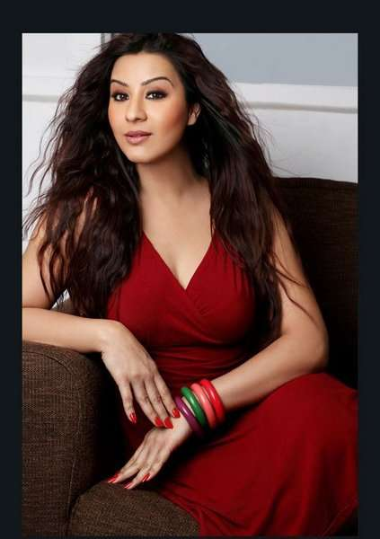 10 Pics Of Bigg Boss 11 Winner Shilpa Shinde Which Make Her Look In 20s. She's Beautiful - RVCJ Media