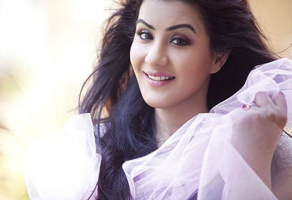 10 Pics Of Bigg Boss 11 Winner Shilpa Shinde Which Make Her Look In 20s. She's Beautiful - RVCJ Media