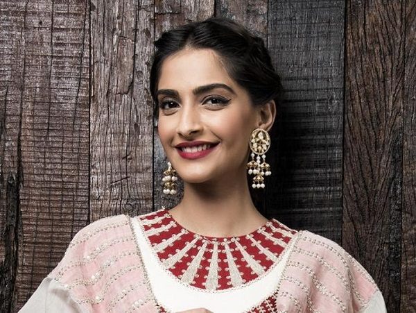 Sonam Miserably Failed To Answer A Simple Mathematics Questions. Twitter Trolled Her Brutally RVCJ Media