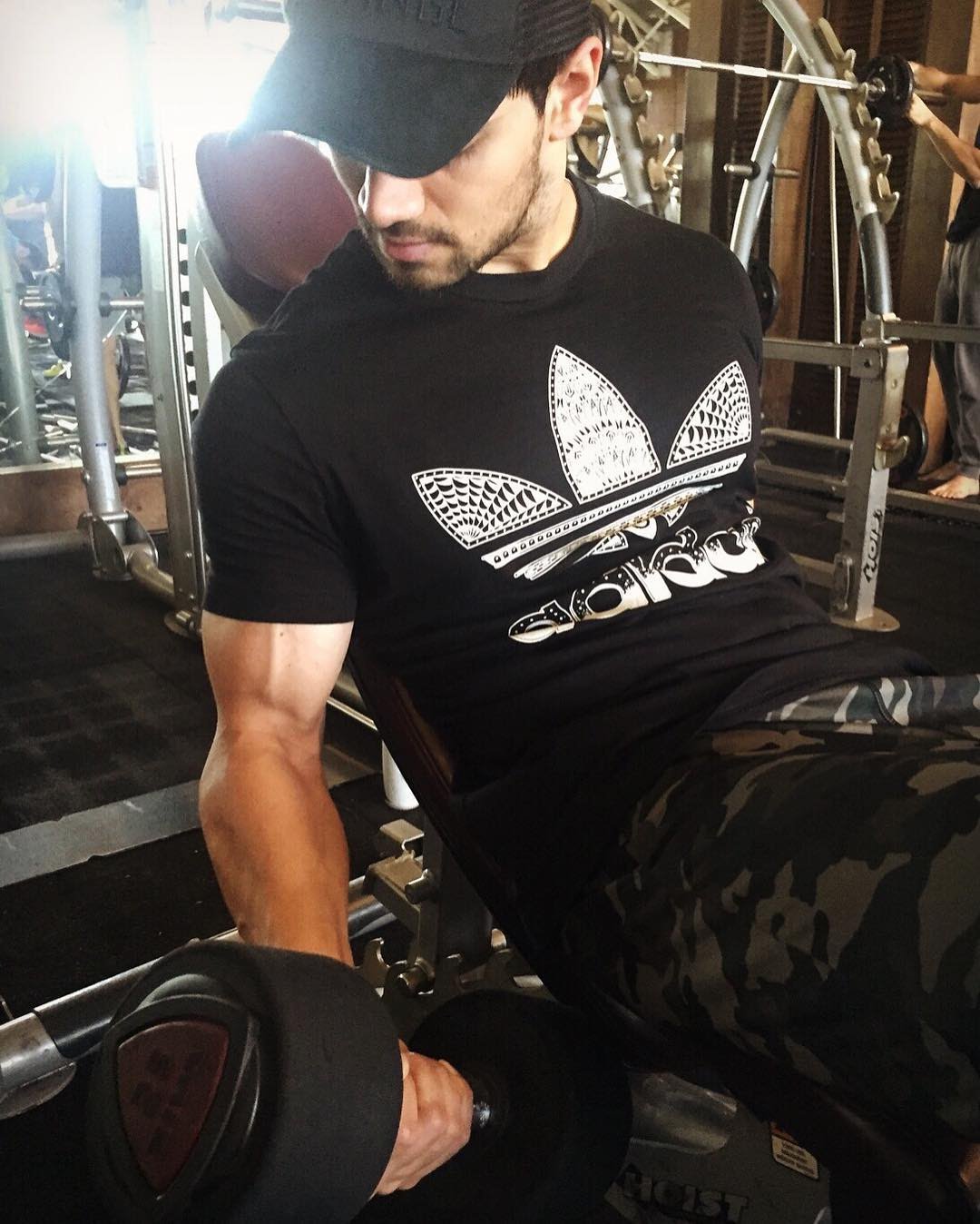 12 Gym Freak Actors Who Need To Join Acting Classes Right Now. It Will Make Their Fans Prouder 2 12 Gym Freak Actors Who Need To Join Acting Classes Right Now. It Will Make Their Fans Prouder - RVCJ Media