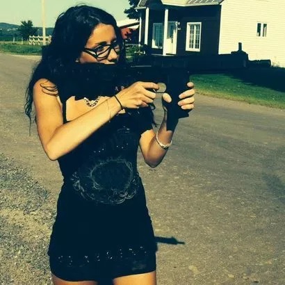 Meet World’s Sexiest Thief. After Stealing Items Worth $58,000 &Amp; Jail-Term, She Got Modelling Contracts 4 Meet World’s Sexiest Thief. After Stealing Items Worth $58,000 & Jail-Term, She Got Modelling Contracts - RVCJ Media