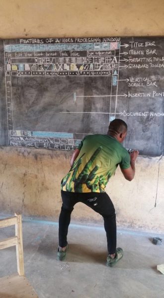 Man Teaches Poor Kids Ms Word By Drawing It On Blackboard. Where There’s A Will, There’s A Way 5 Man Teaches Poor Kids MS Word By Drawing It On Blackboard. Where There’s A Will, There’s A Way - RVCJ Media