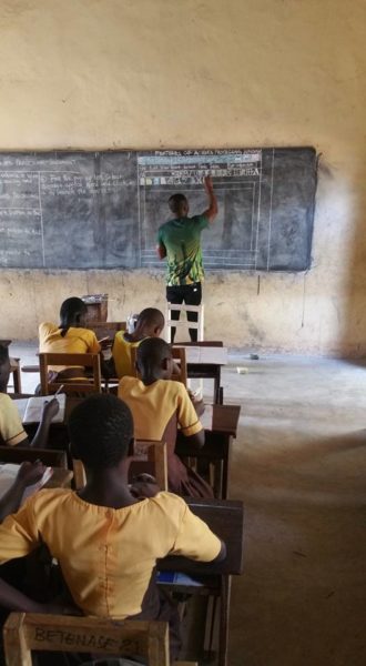 Man Teaches Poor Kids Ms Word By Drawing It On Blackboard. Where There’s A Will, There’s A Way 3 Man Teaches Poor Kids MS Word By Drawing It On Blackboard. Where There’s A Will, There’s A Way - RVCJ Media