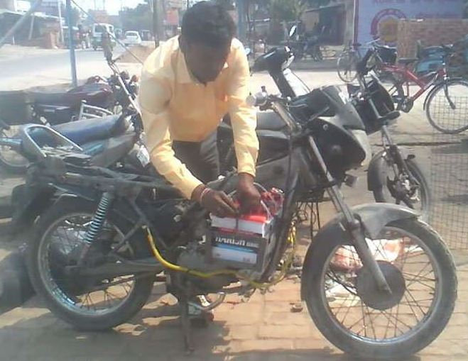 Kanpuriya Boy Develops A Super Battery Bike For Just 20K. Even Iit Loved It 2 Kanpuriya Boy Develops A Super Battery Bike For Just 20k. Even IIT Loved It - RVCJ Media