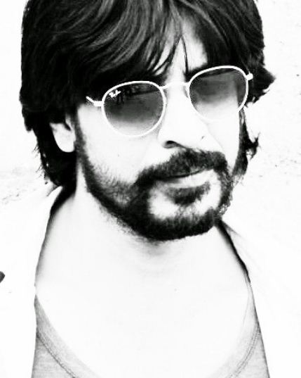 Meet SRK's Lookalike Ibrahim Qadri. He Looks Ditto Like The Star - RVCJ Media