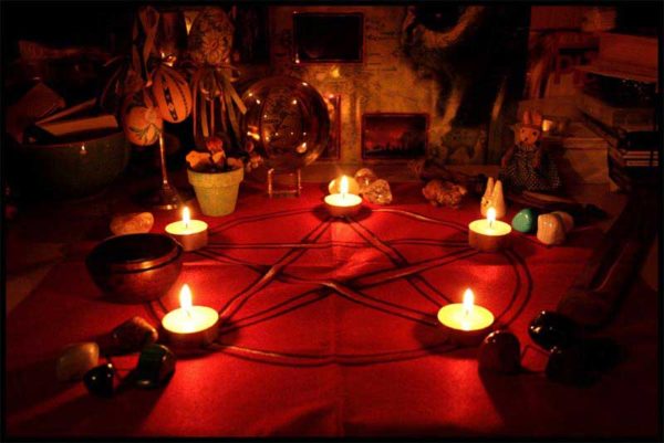 Bollywood Stars Are Deeply Connected With Black Magic. These Real Stories Will Leave You Disturbed 6 Bollywood Stars Are Deeply Connected With Black Magic. These Real Stories Will Leave You Disturbed - RVCJ Media