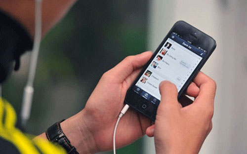 Watch: Mobile Phones Of Students Are Being Smashed In Pakistan'S Medical College. This Is Height 2 Watch: Mobile Phones Of Students Are Being Smashed In Pakistan's Medical College. This Is Height - RVCJ Media