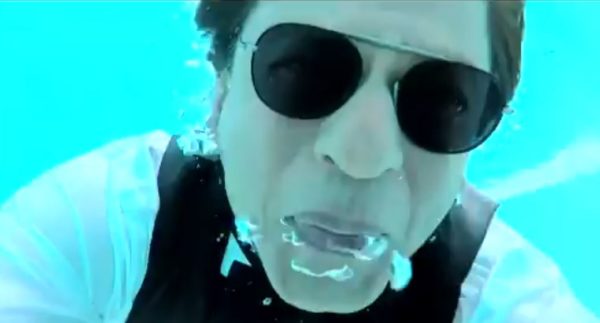 Srk Goes Under-Water And Speaks All Iconic Dialogues Of His Films. Here'S Why He Did It 3 SRK Goes Under-Water And Speaks All Iconic Dialogues Of His Films. Here's Why He Did It - RVCJ Media