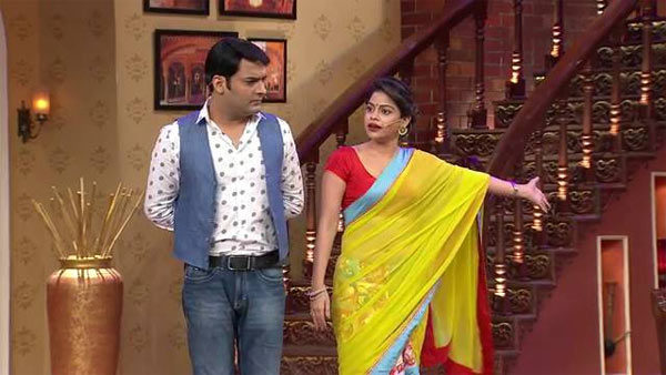 Sumona Chakravarti Posted Her Beach Pictures On Twitter. Twitterati Suggested Her To Wear Saree 2 Sumona Chakravarti Posted Her Beach Pictures On Twitter. Twitterati Suggested Her To Wear Saree - RVCJ Media
