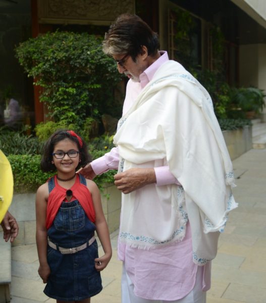 A Little Fan Somehow Managed To Enter Big B’s House. His Gesture Is Winning Hearts On Twitter 5 A Little Fan Somehow Managed To Enter Big B’s House. His Gesture Is Winning Hearts On Twitter - RVCJ Media