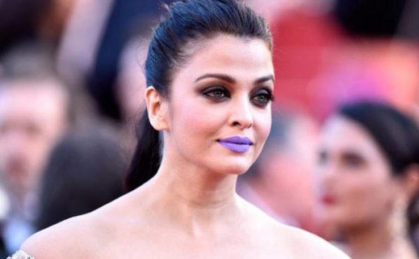 These Actresses Did Epic Lipstick Blunders. What Were They Thinking? RVCJ Media