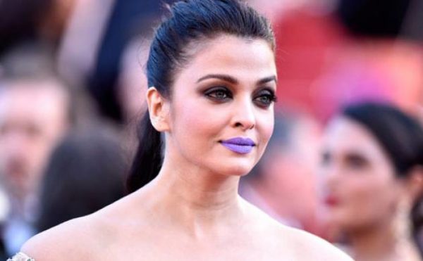 These Actresses Did Epic Lipstick Blunders. What Were They Thinking? 2 These Actresses Did Epic Lipstick Blunders. What Were They Thinking? - RVCJ Media