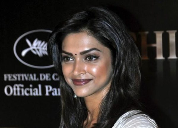 These Actresses Did Epic Lipstick Blunders. What Were They Thinking? 9 These Actresses Did Epic Lipstick Blunders. What Were They Thinking? - RVCJ Media