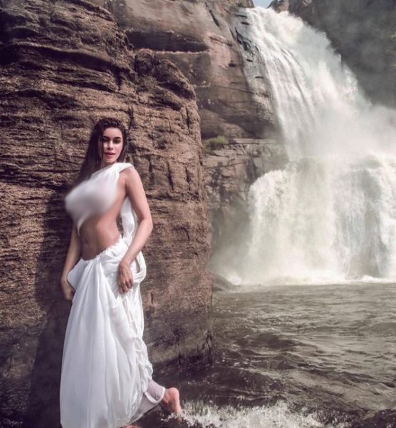 Ex Bigg Boss Contestant Got Trolled For Copying Mandakini Waterfall Scene 4 Ex Bigg Boss Contestant Got Trolled For Copying Mandakini Waterfall Scene - RVCJ Media