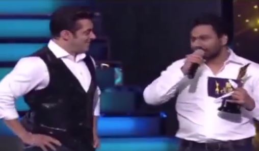 5 Most Awkward And Ugliest Fights That Ever Happened At Bollywood Award Functions Watch The Video 6 5 Most Awkward And Ugliest Fights That Ever Happened At Bollywood Award Functions Watch The Video - RVCJ Media
