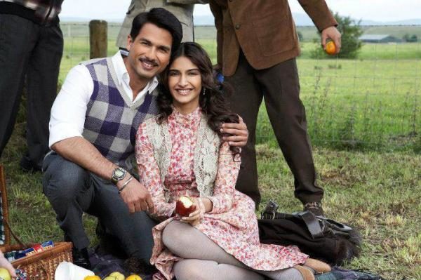 Shahid Takes A Dig At Sonam. Says Some Actresses Worry More About Their Costumes Than Character 2 Shahid Takes A Dig At Sonam. Says Some Actresses Worry More About Their Costumes Than Character - RVCJ Media