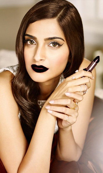 These Actresses Did Epic Lipstick Blunders. What Were They Thinking? 3 These Actresses Did Epic Lipstick Blunders. What Were They Thinking? - RVCJ Media