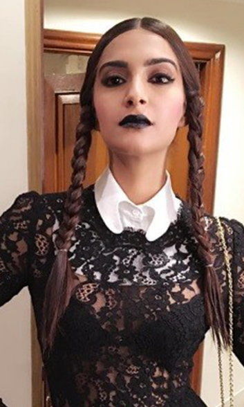 These Actresses Did Epic Lipstick Blunders. What Were They Thinking? 4 These Actresses Did Epic Lipstick Blunders. What Were They Thinking? - RVCJ Media