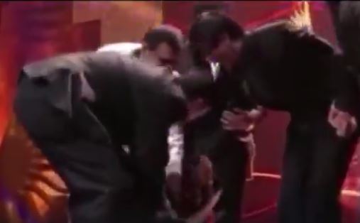 5 Most Awkward And Ugliest Fights That Ever Happened At Bollywood Award Functions Watch The Video 5 5 Most Awkward And Ugliest Fights That Ever Happened At Bollywood Award Functions Watch The Video - RVCJ Media