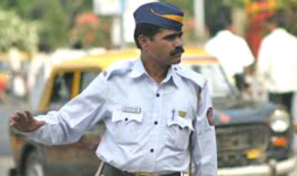 Kerala Traffic Police Has A Unique Way To Teach A Lesson To Helmet Less Drivers 1 Kerala Traffic Police Has A Unique Way To Teach A Lesson To Helmet Less Drivers - RVCJ Media