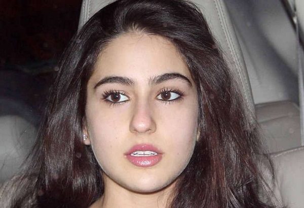 Fan Asked Sara Ali Khan For Selfie &Amp; She Denied. Twitter Called Her Arrogant &Amp; Product Of Nepotism 2 Fan Asked Sara Ali Khan For Selfie & She Denied. Twitter Called Her Arrogant & Product Of Nepotism - RVCJ Media
