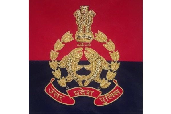 Dangerous Gangster Runs Away From UP Cops' Hands By Trapping Them For Liquor. Really Sad - RVCJ Media
