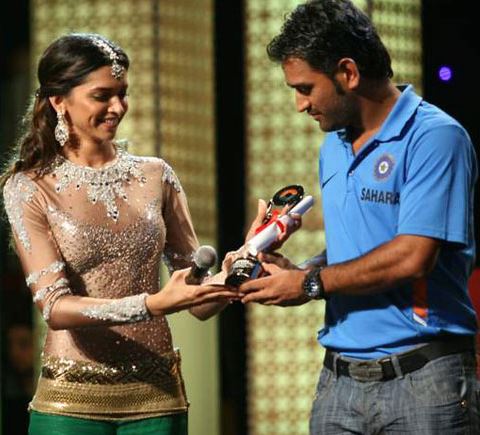 Deepika Padukone And Ms Dhoni Shake A Leg Together In This Video And It Will Make Your Day 3 Deepika Padukone And MS Dhoni Shake A Leg Together In This Video And It Will Make Your Day - RVCJ Media