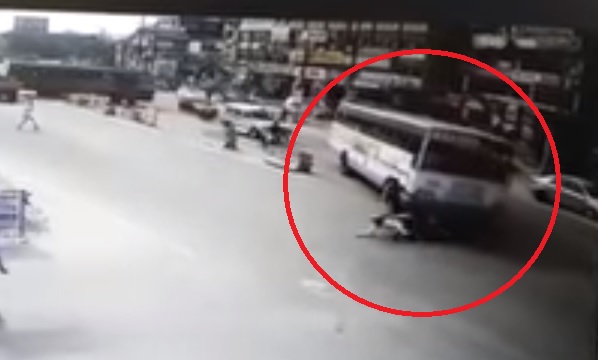 Biker Blindly Overtakes Bus From Right, Gets Crushed. See Video To Know How You Should Not Ride - RVCJ Media