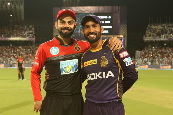 Virat Kohli Took A Flying Catch Of Dinesh Karthik. Watch How Anushka Reacted 2 Virat Kohli Took A Flying Catch Of Dinesh Karthik. Watch How Anushka Reacted - RVCJ Media