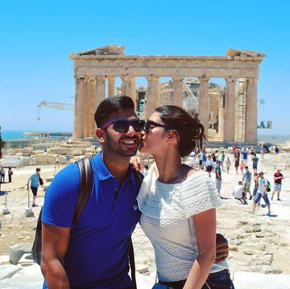 Manoj Tiwary And His Wife Make A Stunning Pair And These Pictures Are Proof 12 Manoj Tiwary And His Wife Make A Stunning Pair And These Pictures Are Proof - RVCJ Media