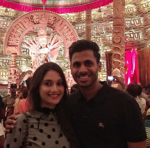 Manoj Tiwary And His Wife Make A Stunning Pair And These Pictures Are Proof 11 Manoj Tiwary And His Wife Make A Stunning Pair And These Pictures Are Proof - RVCJ Media