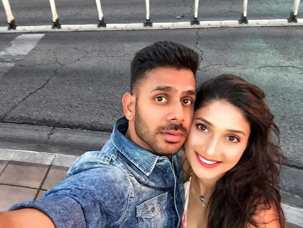 Manoj Tiwary And His Wife Make A Stunning Pair And These Pictures Are Proof 9 Manoj Tiwary And His Wife Make A Stunning Pair And These Pictures Are Proof - RVCJ Media