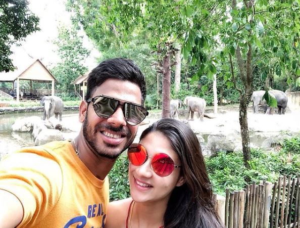Manoj Tiwary And His Wife Make A Stunning Pair And These Pictures Are Proof 8 Manoj Tiwary And His Wife Make A Stunning Pair And These Pictures Are Proof - RVCJ Media
