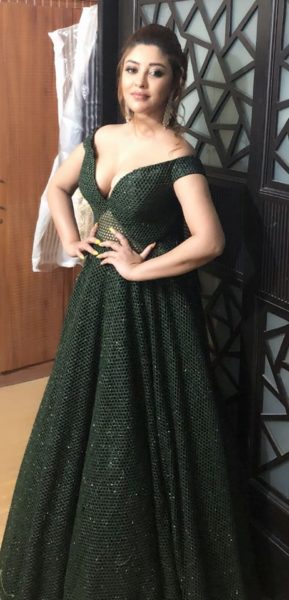 Payal Ghosh Won Best Debutant Award. We Loved Her Hot Avatar - RVCJ Media