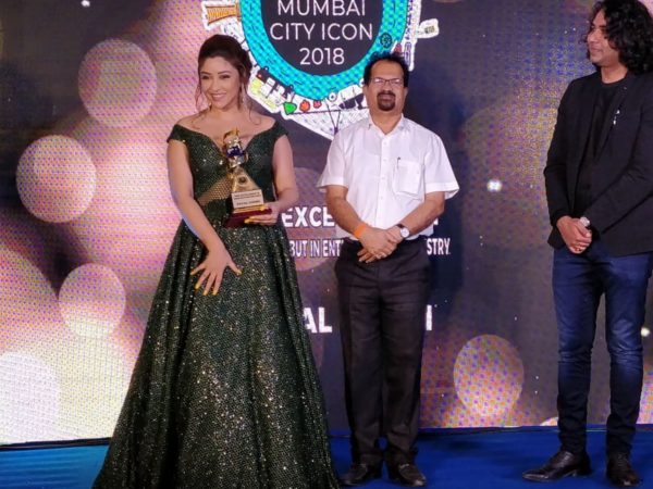 Payal Ghosh Won Best Debutant Award. We Loved Her Hot Avatar - RVCJ Media