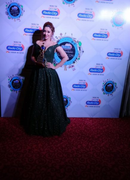 Payal Ghosh Won Best Debutant Award. We Loved Her Hot Avatar - RVCJ Media