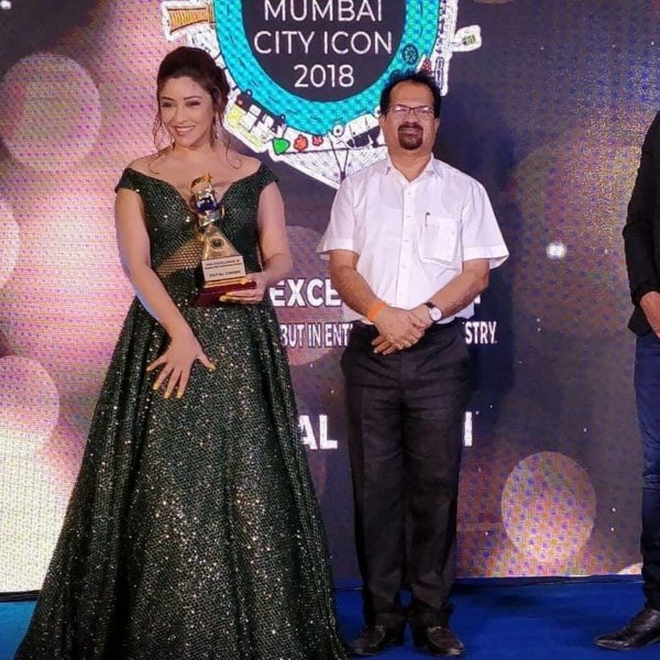 Payal Ghosh Won Best Debutant Award. We Loved Her Hot Avatar - RVCJ Media
