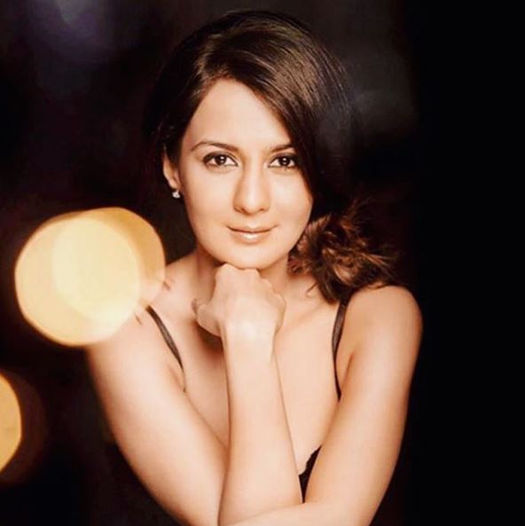Remember Chutki In Ddlj? The Sister Of Simran Has Grown Up To Be A Stunning Lady 4 Remember Chutki In DDLJ? The Sister Of Simran Has Grown Up To Be A Stunning Lady - RVCJ Media