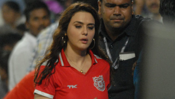 Kxip Fan Did Something That Made Preity Zinta Really Angry. Watch The Video 2 KXIP Fan Did Something That Made Preity Zinta Really Angry. Watch The Video - RVCJ Media