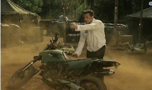 Twitterati Is Making Funny Memes On Race 3 &Amp; Trolling Salman Khan. It Will Make You Laugh Like Crazy 2 Twitterati Is Making Funny Memes On Race 3 & Trolling Salman Khan. It Will Make You Laugh Like Crazy - RVCJ Media