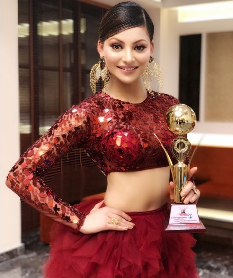 Urvashi Rautela Loses Her Balance And Slips Down While Doing A Photoshoot. Her Reaction Is Cute - RVCJ Media