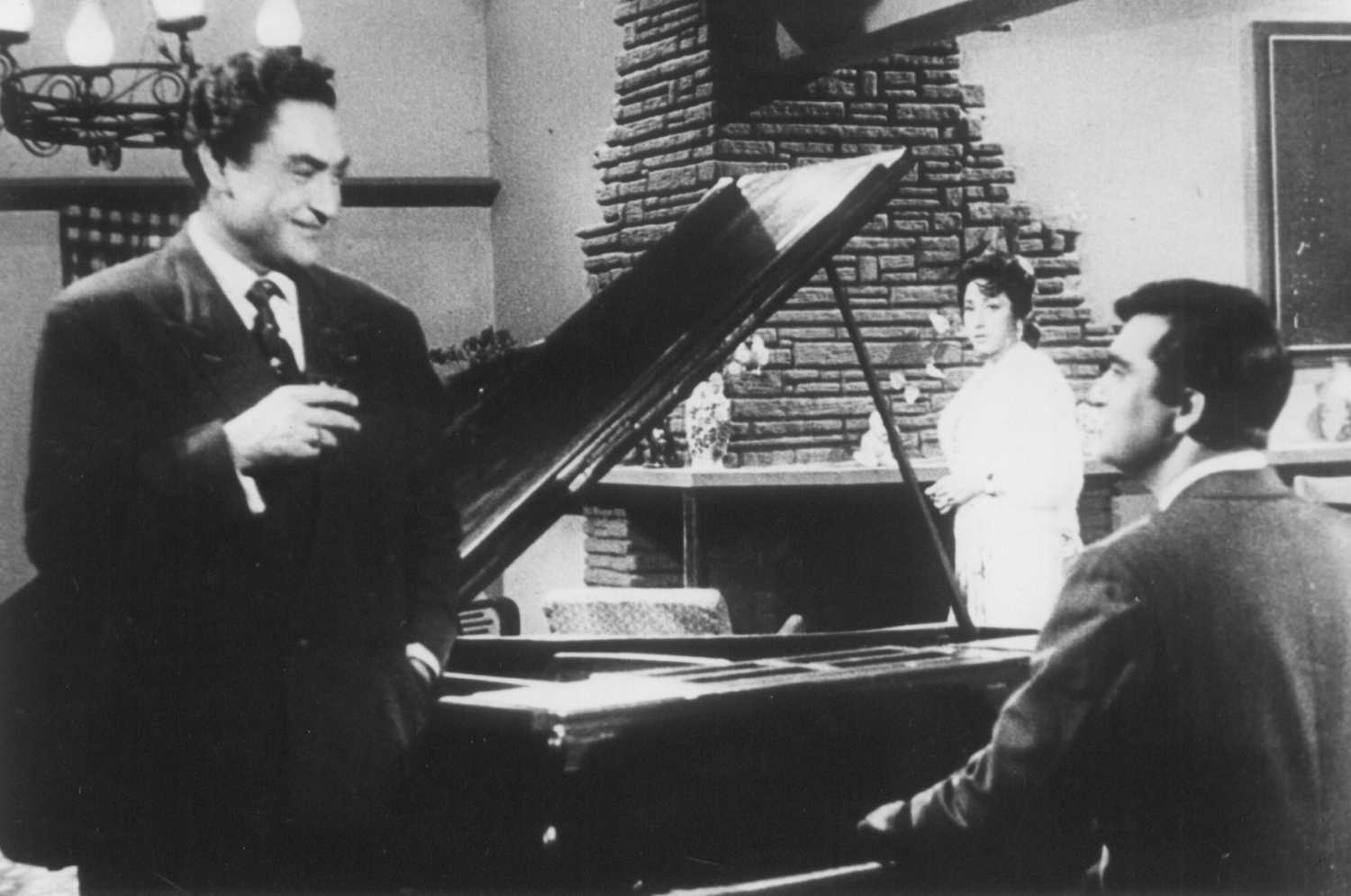 Hilarious Things Which The Bollywood Actors Did In The 90s