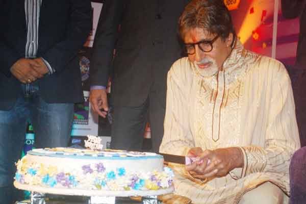 Big B Tweeted We Are Still Slaves Of English People. Twitter Trolled Him Left &Amp; Right 3 Big B Tweeted We Are Still Slaves Of English People. Twitter Trolled Him Left & Right - RVCJ Media